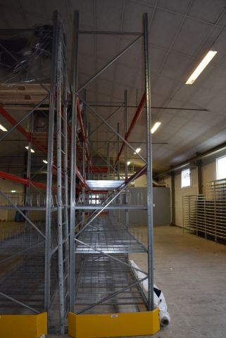 639251-4 Pallet shed (4 gables & 30 bars)