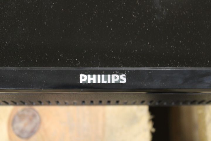 653579-2 Philips TV screen BDL4330QL -18 incl. Wall mount and remote control