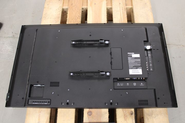 653579-3 Philips TV screen BDL4330QL -18 incl. Wall mount and remote control