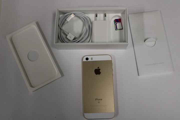 661127-4 Apple iPhone SE Gold 16GB incl. Accessories