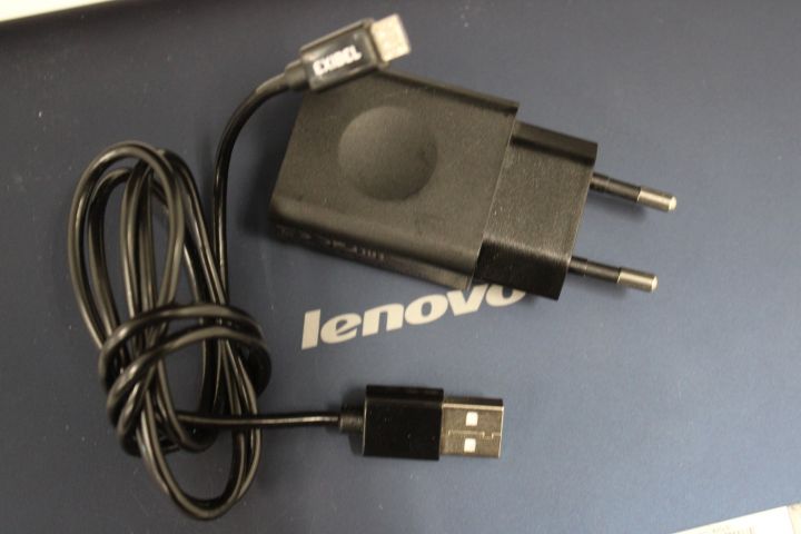 661131-6 Lenovo Tablet incl. charger A7600-F