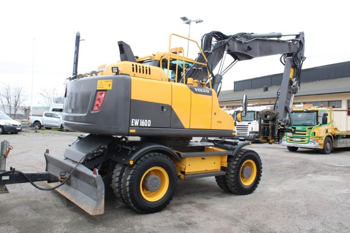 656181-12 Wheeled excavator Volvo EW 160D -12
