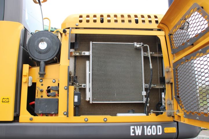 656181-32 Wheeled excavator Volvo EW 160D -12