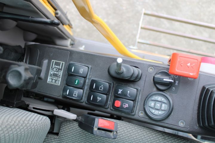 656181-48 Wheeled excavator Volvo EW 160D -12