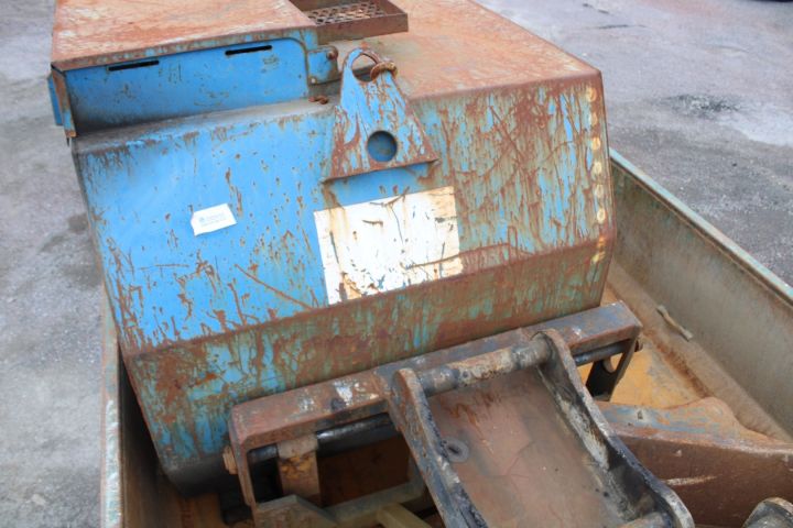 656181-72 Wheeled excavator Volvo EW 160D -12