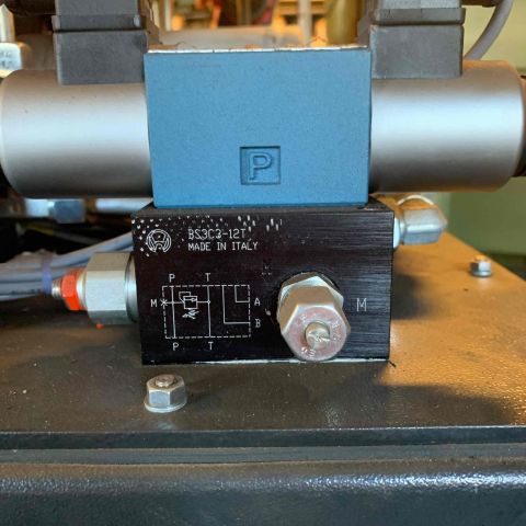 656190-8 Uniflex S31 Hydraulic Hose Press