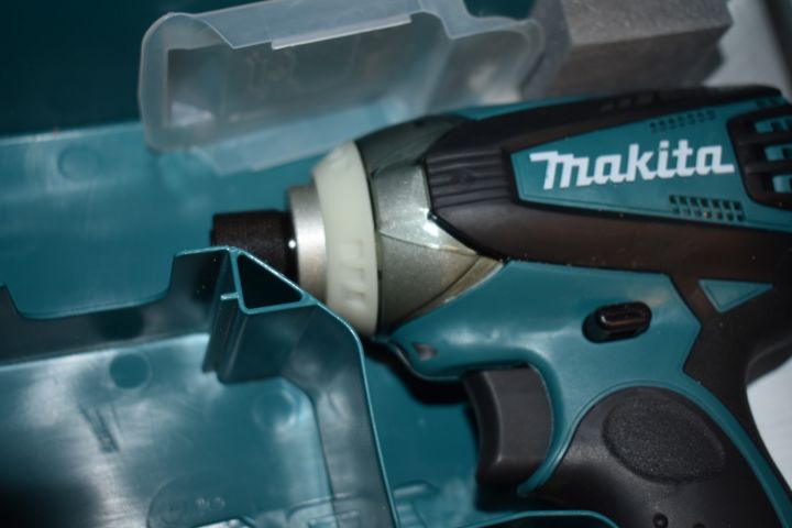 639290-6 Impact screwdriver Makita BTD145RFE 18V - incl. 1 battery 14.4V (3.0Ah) & charger (display examples)
