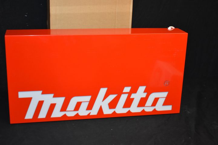 668256-2 Belyst skylt Makita - 70x35x10 cm (ny)