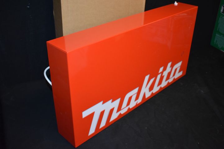 668256-4 Belyst skylt Makita - 70x35x10 cm (ny)