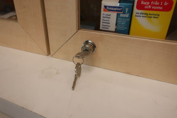 651471-3 Pharmacy locker for store