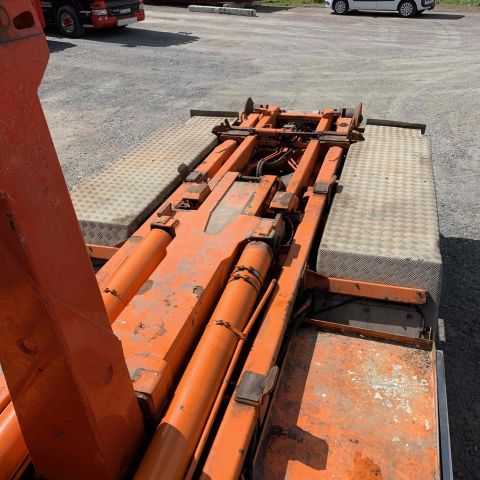 656193-32 Scania 124G 420 TMT 970 -03