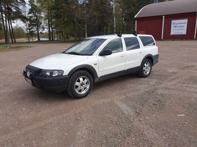 671258-1 Volvo XC70 2.5 T 2004 UZM463