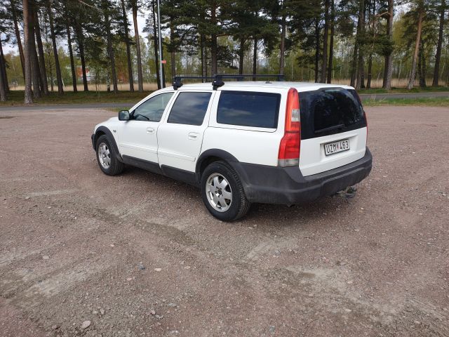 671258-3 Volvo XC70 2.5 T 2004 UZM463