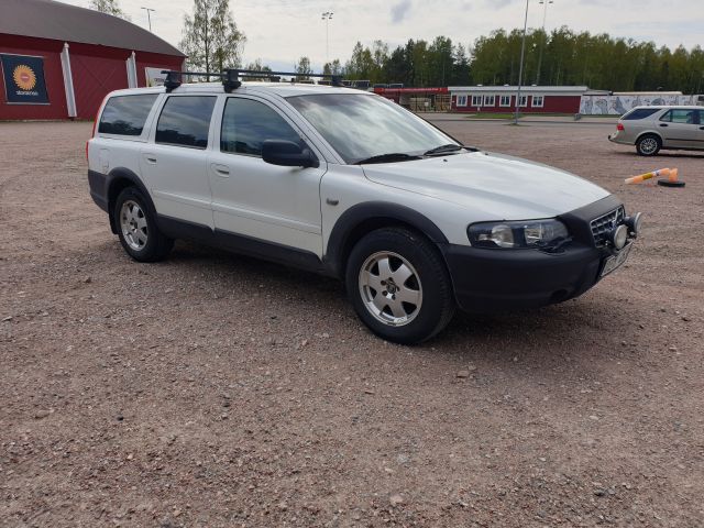 671258-8 Volvo XC70 2.5 T 2004 UZM463