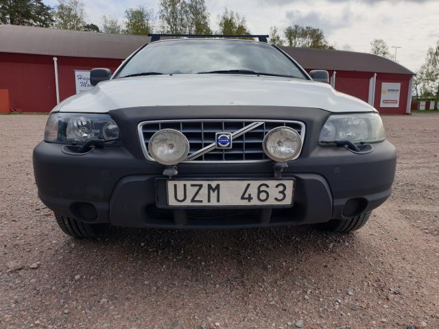 671258-10 Volvo XC70 2.5 T 2004 UZM463