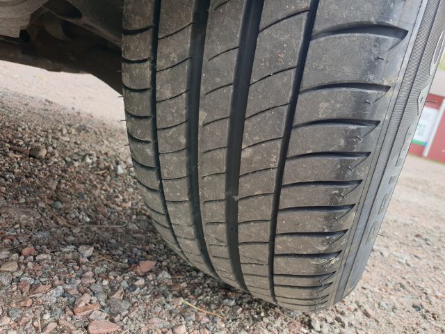 671258-12 Volvo XC70 2.5 T 2004 UZM463