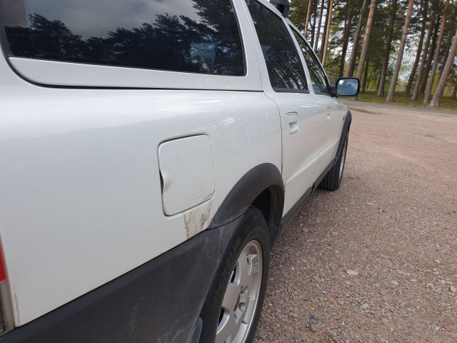 671258-15 Volvo XC70 2.5 T 2004 UZM463