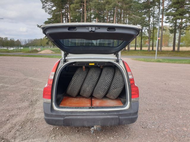 671258-17 Volvo XC70 2.5 T 2004 UZM463