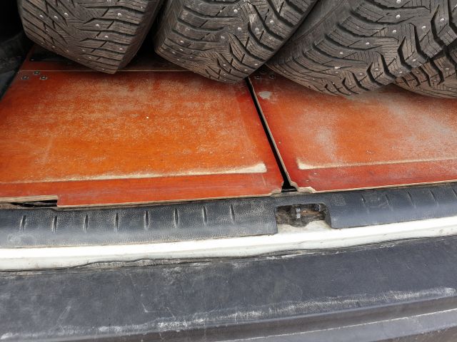 671258-18 Volvo XC70 2.5 T 2004 UZM463