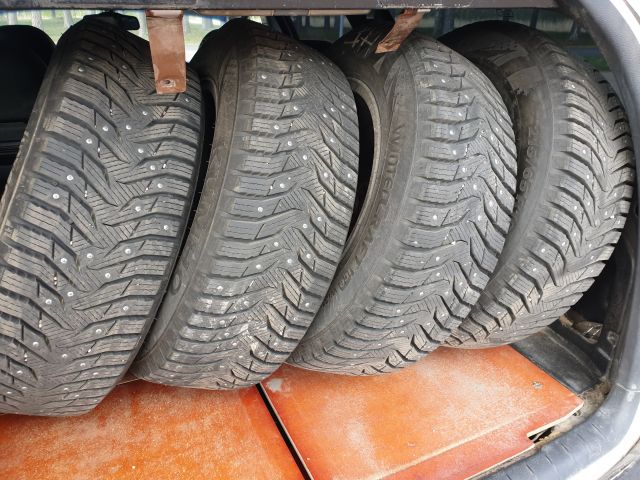 671258-19 Volvo XC70 2.5 T 2004 UZM463