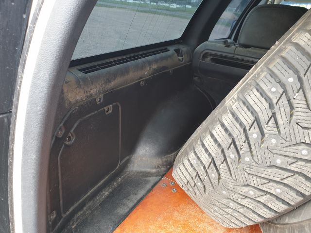 671258-20 Volvo XC70 2.5 T 2004 UZM463