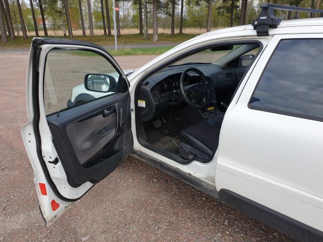 671258-22 Volvo XC70 2.5 T 2004 UZM463