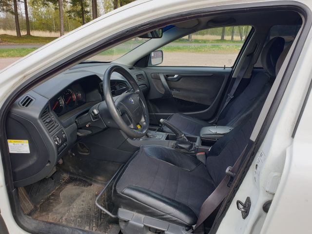 671258-24 Volvo XC70 2.5 T 2004 UZM463