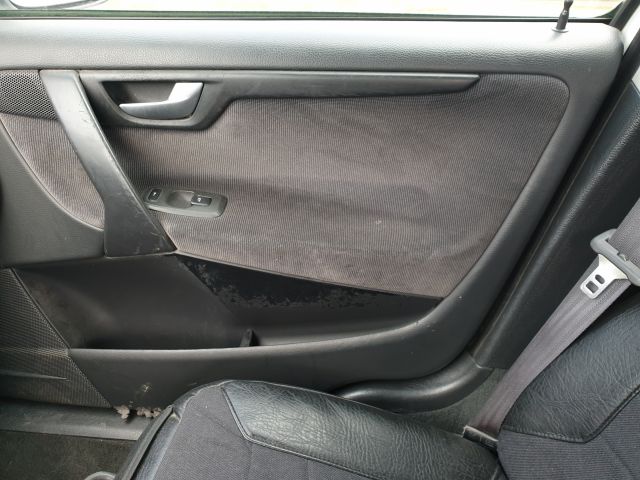 671258-29 Volvo XC70 2.5 T 2004 UZM463