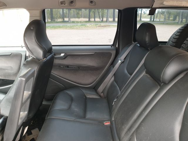 671258-34 Volvo XC70 2.5 T 2004 UZM463