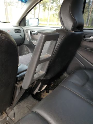 671258-36 Volvo XC70 2.5 T 2004 UZM463