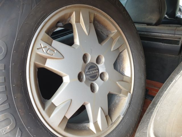 671258-21 Volvo XC70 2.5 T 2004 UZM463