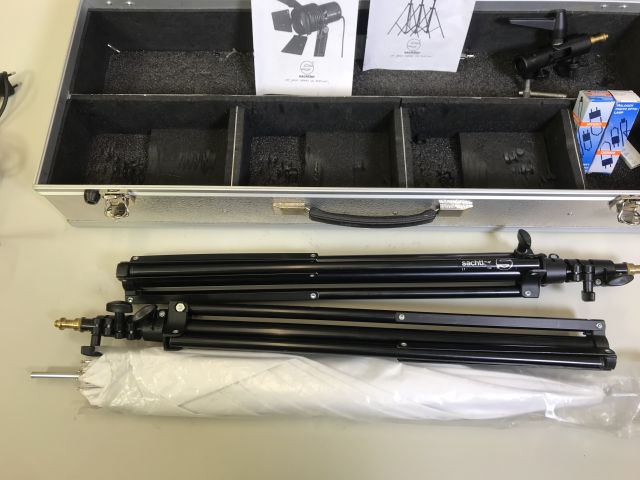 671935-8 Sachtler Reporter 300H 2 Light Kit