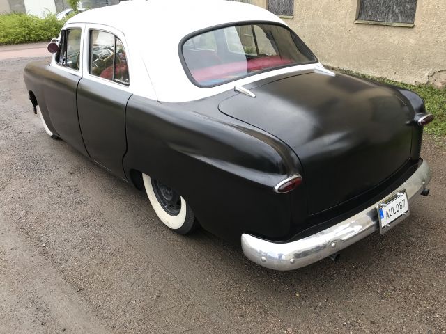 672701-3 1950 Ford DeLuxe V8