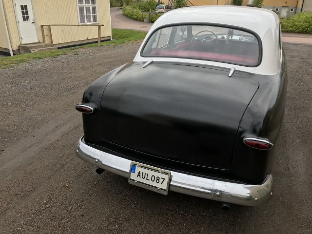 672701-4 1950 Ford DeLuxe V8