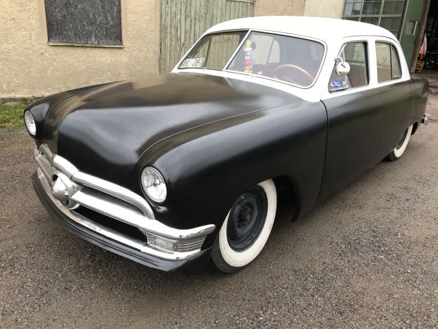 672701-1 1950 Ford DeLuxe V8