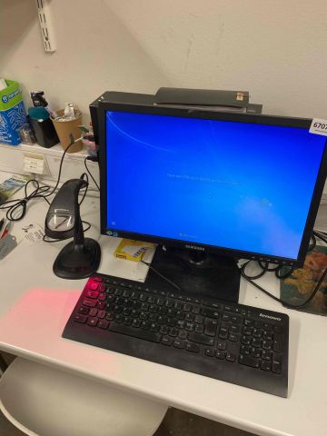 670749-1 Lenovo computer with screen and barcode scanner