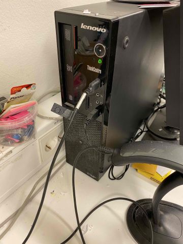 670749-3 Lenovo computer with screen and barcode scanner