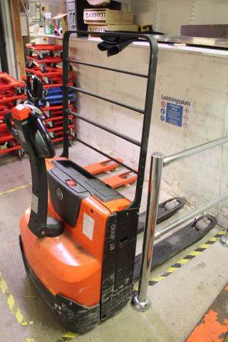 670848-2 Toyota BT Levio pallet truck 1400kg 2015