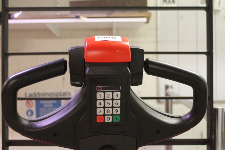 670848-7 Toyota BT Levio pallet truck 1400kg 2015