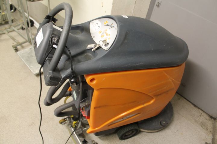 670865-5 Cleaning machine Taski Swingo 855B