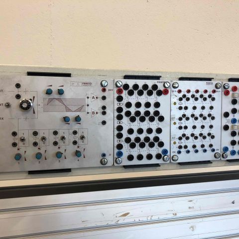 673825-2 Pneumatic bench Festo
