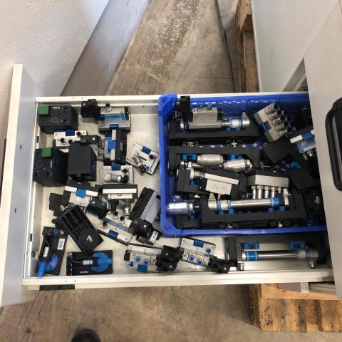 673825-13 Pneumatic bench Festo