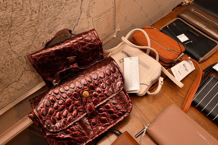 674392-3 Väskor + plånböcker FIORELLI - Björn Borg m.m.