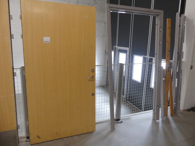 607323-3 Door with sheet metal frame 11 * 21