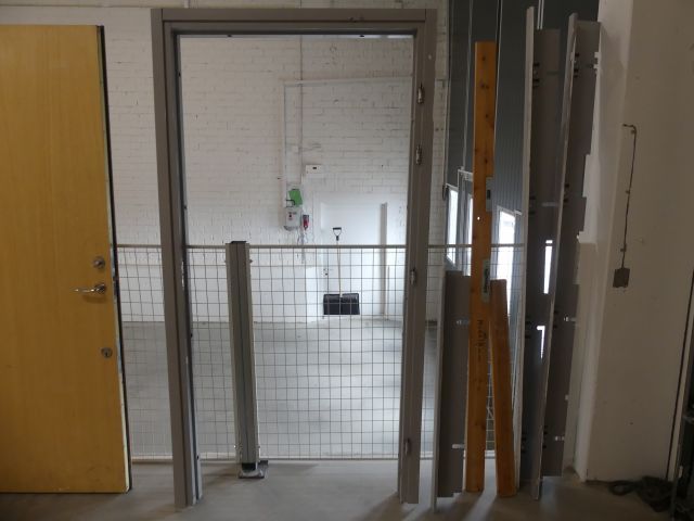 607323-4 Door with sheet metal frame 11 * 21