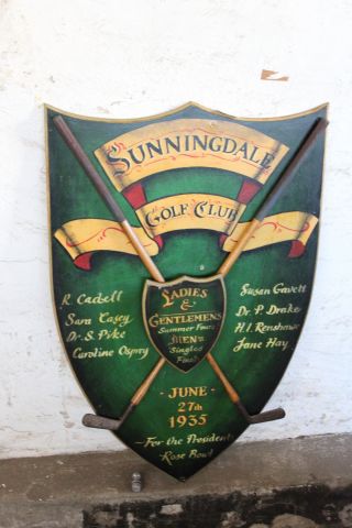 674440-1 Skylt "Sunningdale Solg Club"