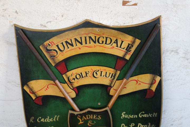 674440-2 Skylt "Sunningdale Solg Club"
