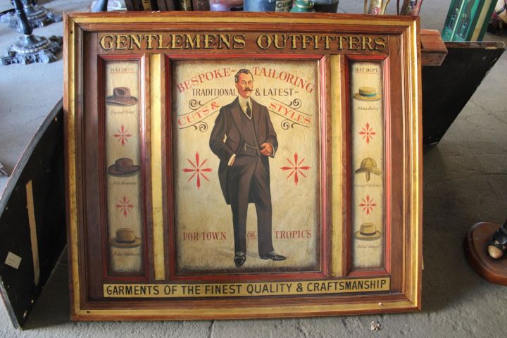 674456-1 Skylt "Gentlemens outfitters"