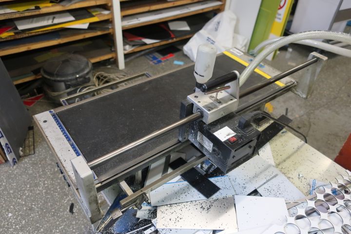 651589-7 Plastic cutting machine, Gravograph VA1-216