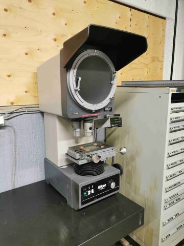 651756-1 Profile projector, Nikon V-12